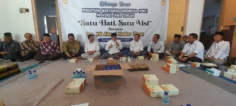 Halalbihalal PWI Jateng, KH Ahmad Hadlor Ungkap Ciri Manusia Sehat