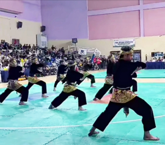 Tampak dalam Gambar Atraksi Pecak Silat