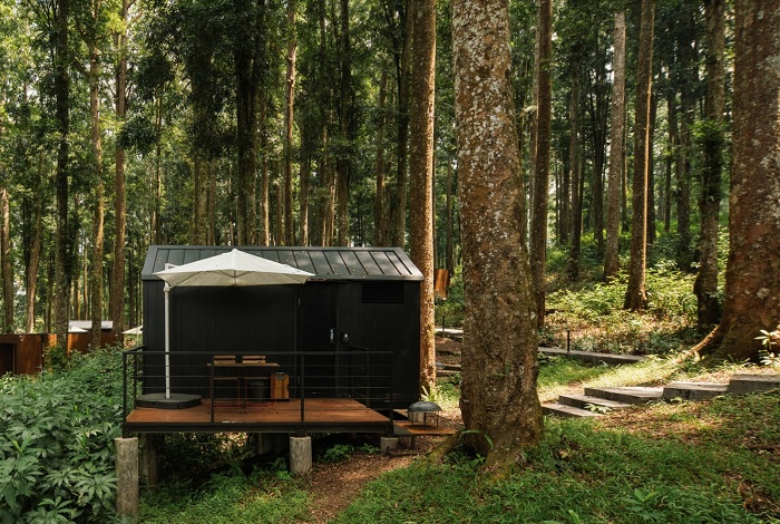 Bobocabin Baturraden Banyumas, Staycation Nyaman dan Sensasi Sarapan di Tepi Air Terjun