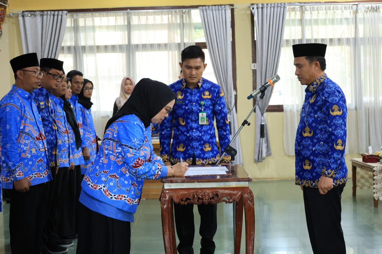 Parosil Mabsus Resmi Melantik Tim Pembina Posyandu Kabupaten Lampung Barat 2025-2030
