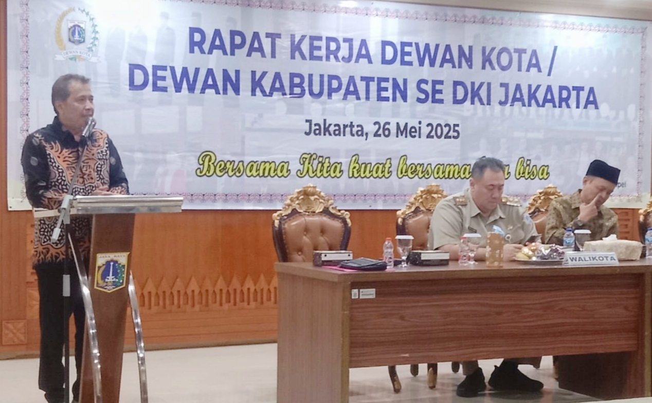 Tampak Dalam Foto