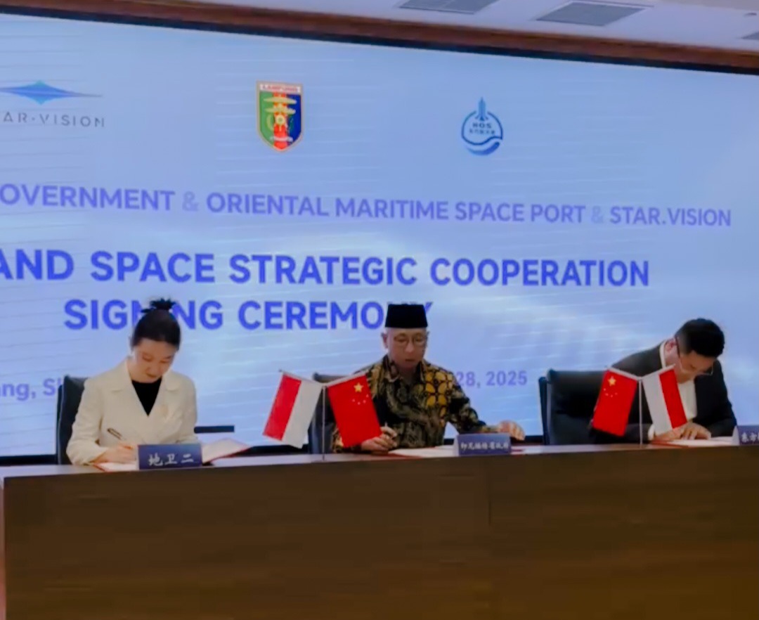 Gubernur Mirza Tandatangani Kerja Sama Pemanfaatan Satelit dengan Perusahaan Teknologi Luar Angkasa Tiongkok