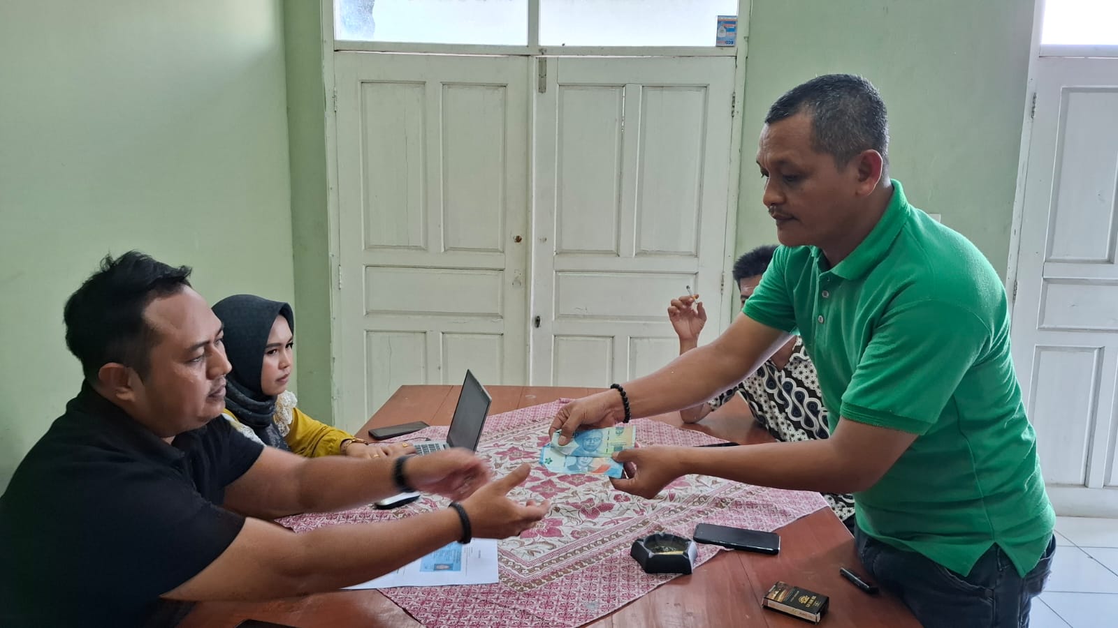 Dugaan Politik Uang Cawabup Suriansyah Masuk Babak Baru, Pelapor Serahkan Bukti
