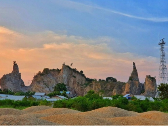 Gunung Kunyit