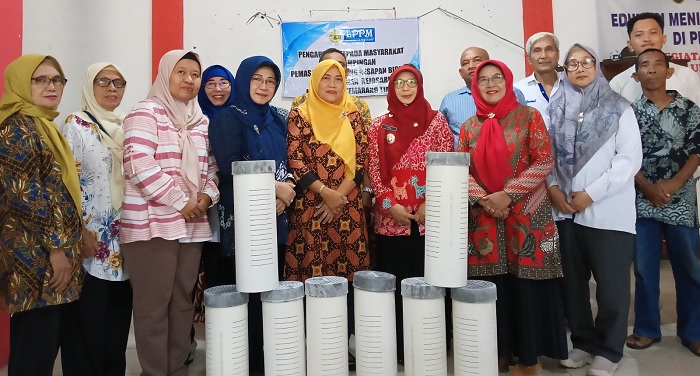 Tim PkM USM Adakan Pendampingan Pemasangan Lubang Biopori di Rejosari