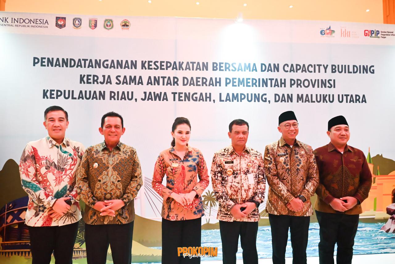 Bupati Dendi Dampingi Gubernur RMD Tandatangani MoU Capacity Building di Batam