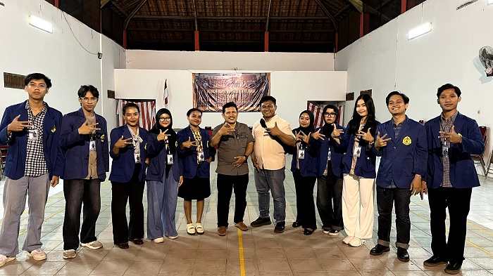 Beri Literasi, Mahasiswa USM Sosialisasi Dampak Media Sosial di Kalicari