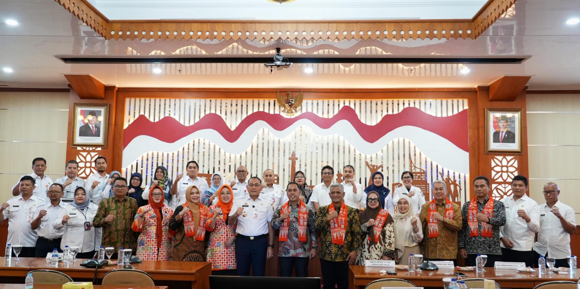 Berfoto bersama Jajaran Pemkot Jakpus dan Pemkab Wajo 