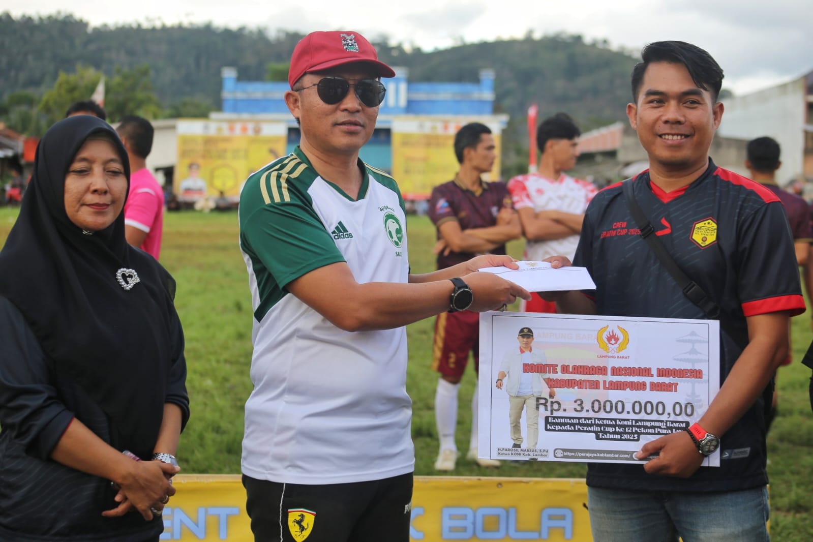 Parosil Mabsus Resmi Tutup Turnamen Sepak Bola Peratin Cup Ke-12 Pekon Pura Jaya