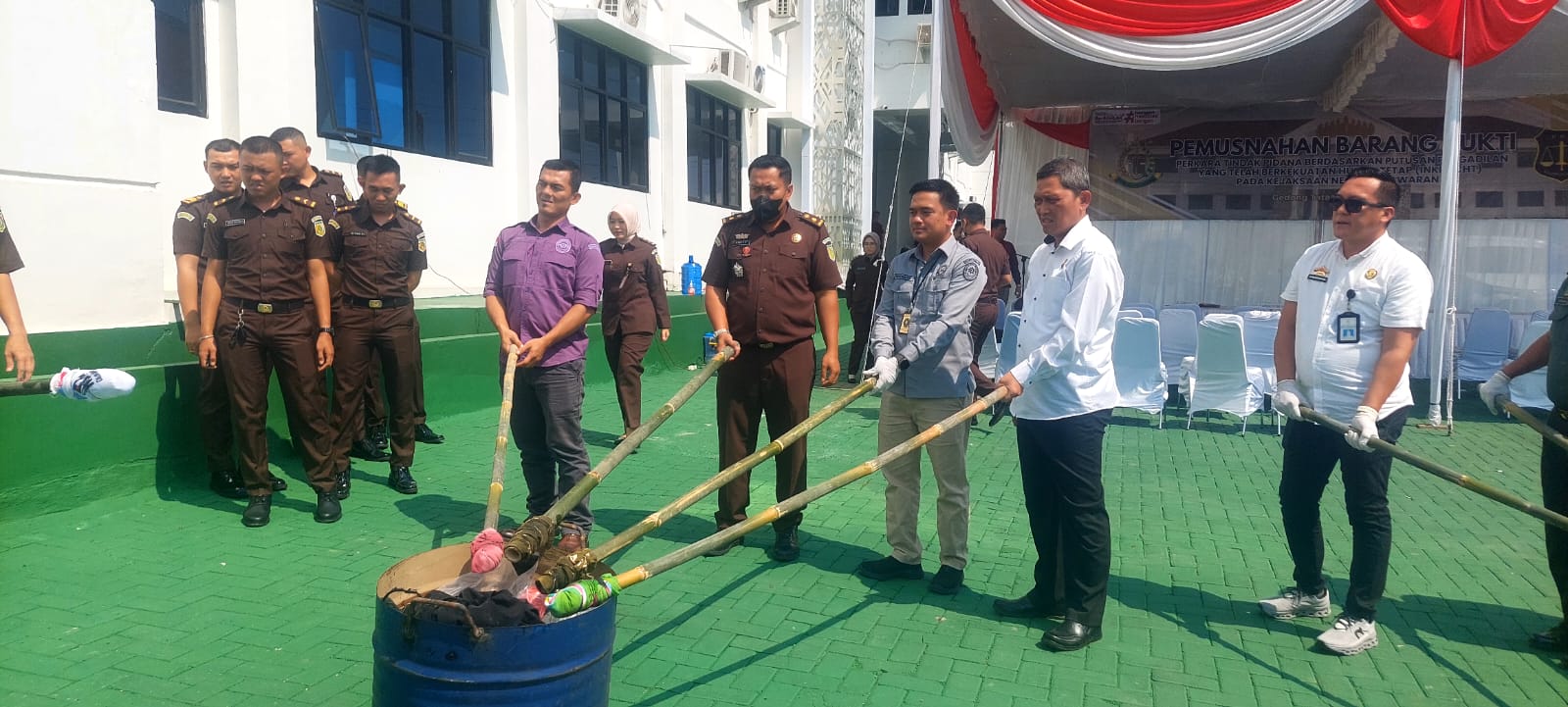 Kejari Pesawaran Musnahkan Barbuk 54 Perkara, Narkotika dan Orharda Mendominasi