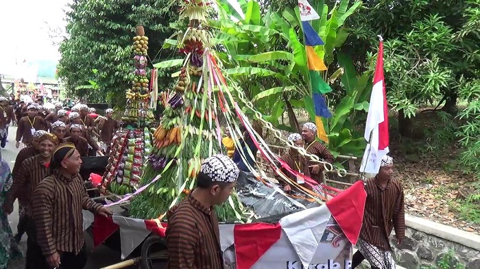 Kirab Merti Desa Pekuncen, Warga Arak Pusaka Asli Peninggalan Pangeran Abinawa