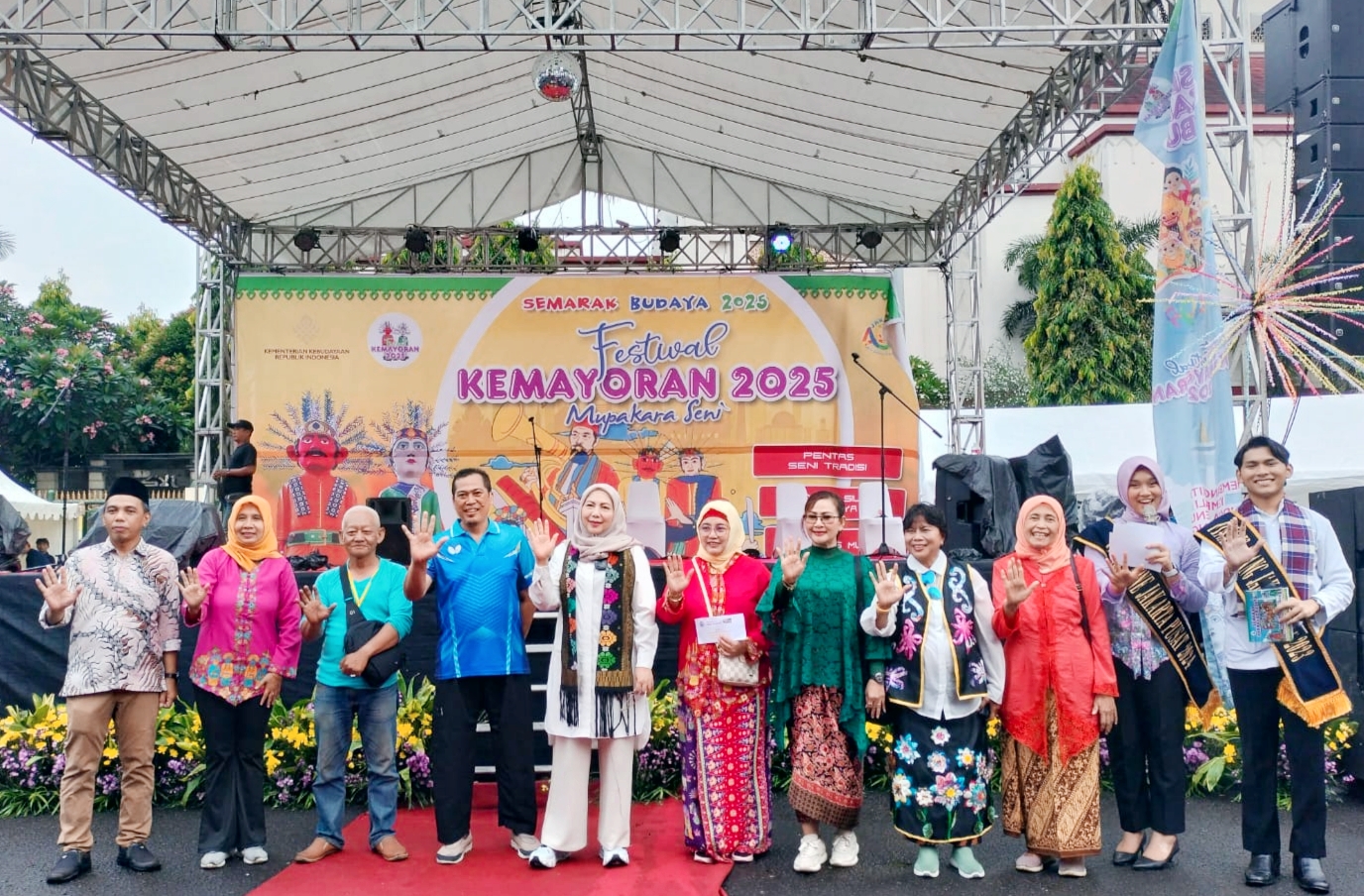 Berfoto Bersama di Acara Festival Kemayoran 2025