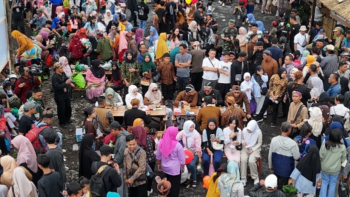 Purbalingga Torehkan Rekor Muri, Santap Bareng 8.888 Porsi Nasi 3G di Festival Gunung Slamet