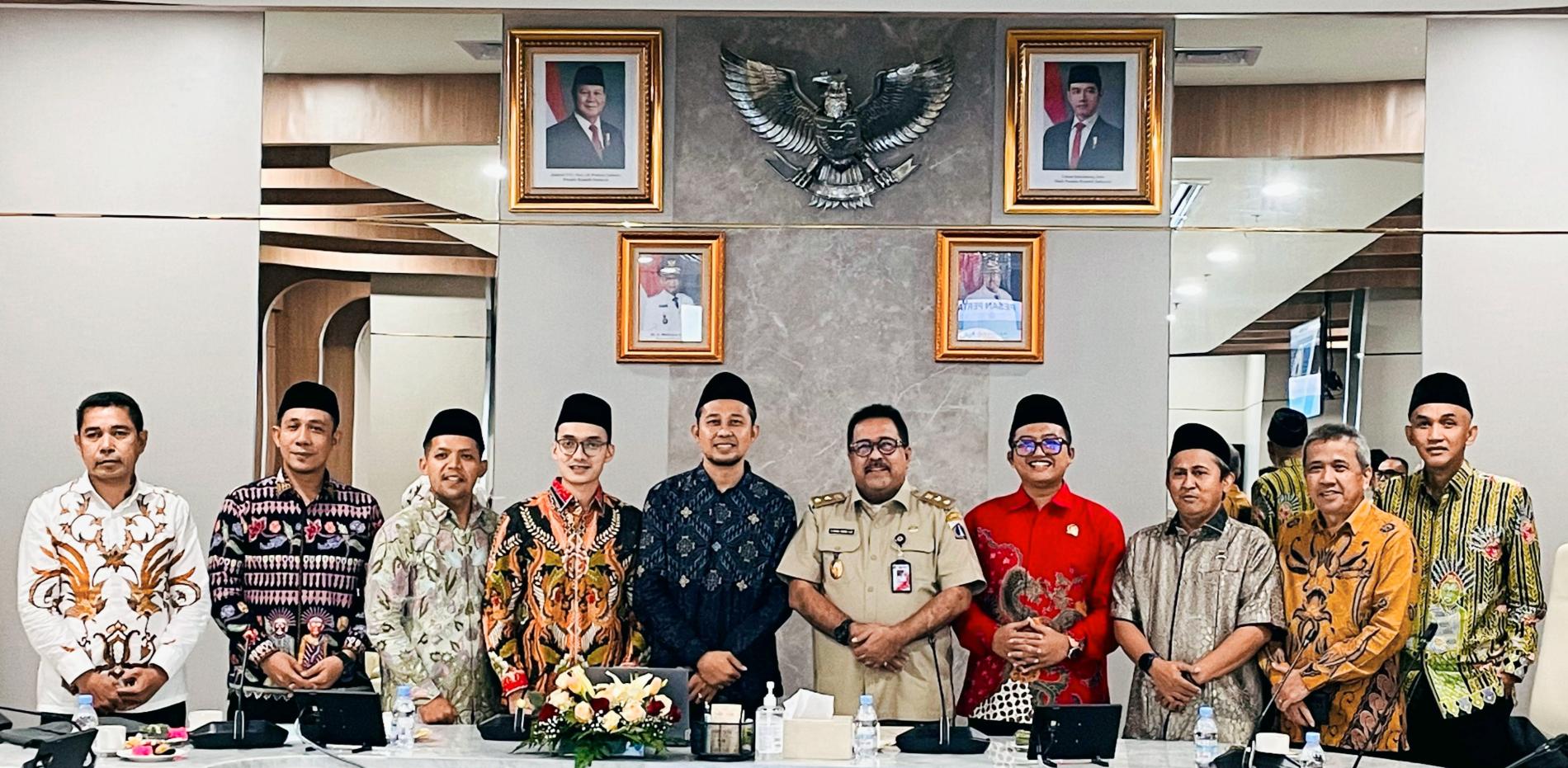 Wagub Doel Berfoto Bersama 