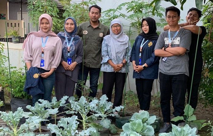 Mahasiswa KKN USM Beri Pendampingan Kelola Taman Toga di Semarang Timur