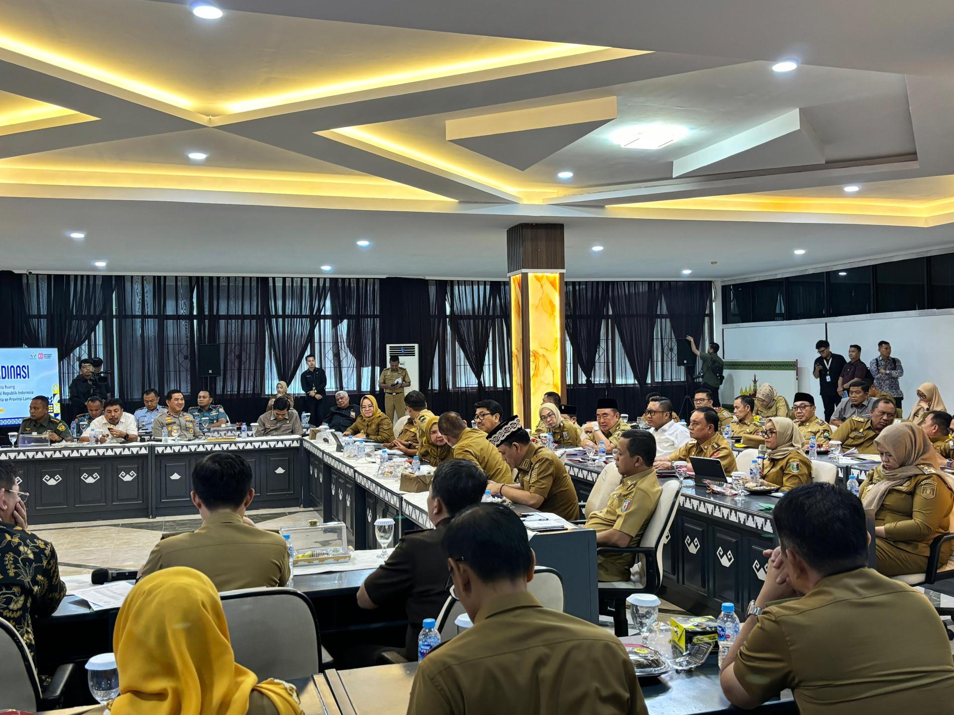 Wakil Bupati Lampung Barat, Mad Hasnurin Hadiri Dua Agenda Strategis di Kantor Gubernur Lampung