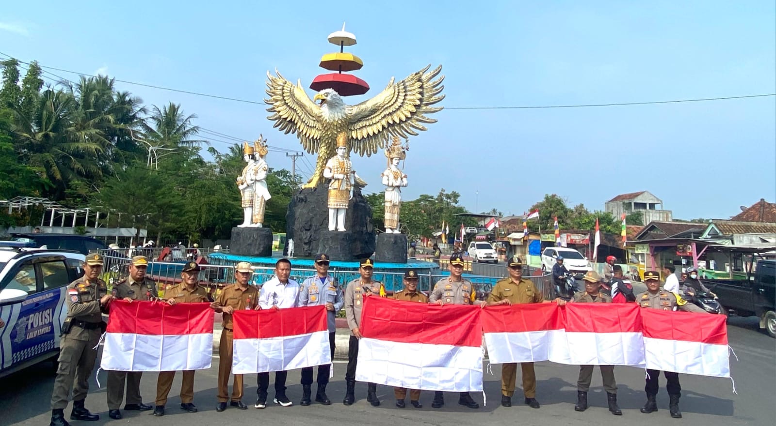 Dukung Gerakan Pembagian 10 Juta Bendera Merah Putih, Pemkab Pesawaran Bagikan 1000 Bendera