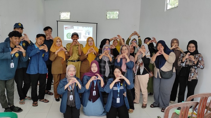 Tim KKN USM Sosialisasikan Pemanfaatan Tiktok ke Pelaku UMKM Desa Gogik