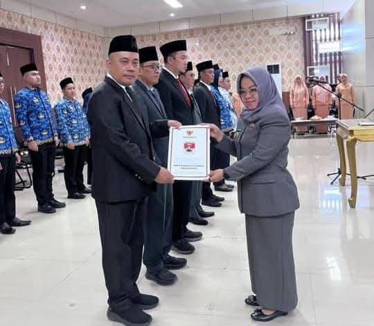 Bupati Elfianah Lantik Lima Eselon ll Pejabat Pimpinan Tinggi Pratama