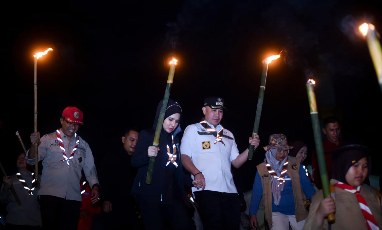 Ratusan Pelajar Pawai Obor Kobarkan Semangat Nasionalisme di Pesawaran