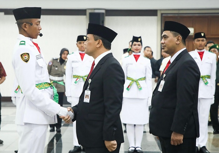 Gubernur Kukuhkan Paskibraka Jateng 2025, Minta Jadi Agen Cinta Tanah Air