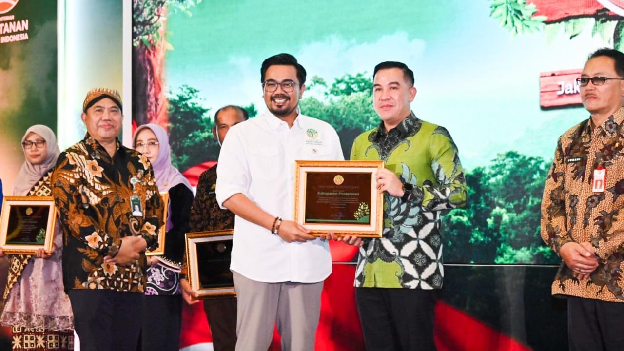 Bupati Dendi Kembali Raih Penghargaan Nasional Perhutanan Sosial 2025