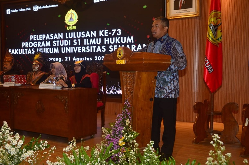 Dekan Fakultas Hukum USM Lepas 98 Lulusan, Rektor Supari Sampaikan Pesan Ini