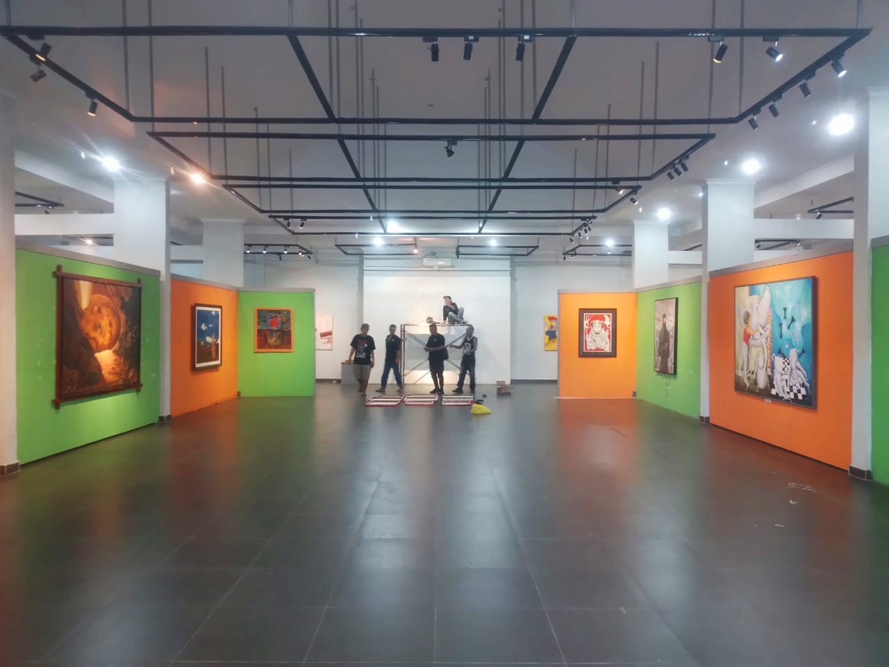 Lukisan Indah Sarat Narasi di Pameran Taman Budaya Lampung