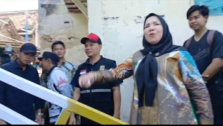 Eva Terinspirasi Portal Figerprint KKN Unila Cegah Curamor dan Mobil Besar Jalan Lingkungan