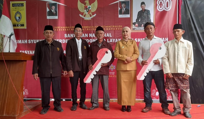 Wujud Syukur Kemerdekaan, Warga Shiddiqiyyah Bangun Dua Rumah Layak Huni di Kendal