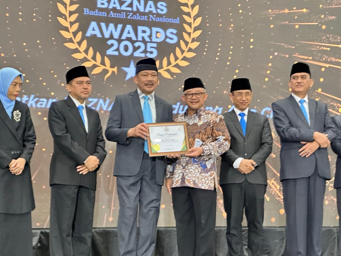 Mendikdasmen Abdul Mu’ti Terima Penghargaan sebagai Menteri Pendukung Gerakan Zakat