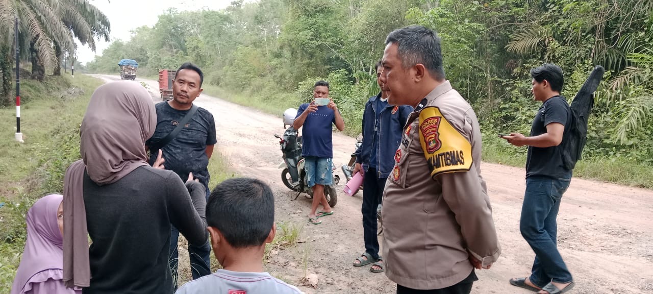 Naik Motor di Jalan Sepi Kebun Sawit, 2 Wanita dan Anak Jadi Makanan Empuk Penodong Bersenpi