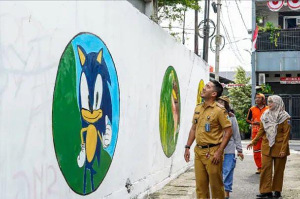 Lurah Rawasari Mohamad Arief Biki sedang