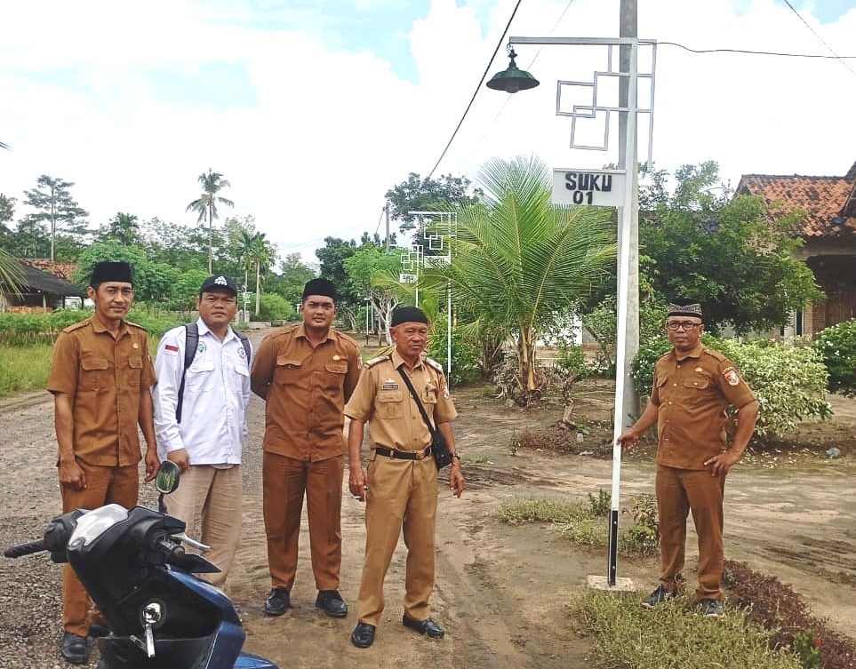 Melalui DD TA 2025, Tiyuh Tirta Kencana Pasang Lampu Jalan di Tiga Titik