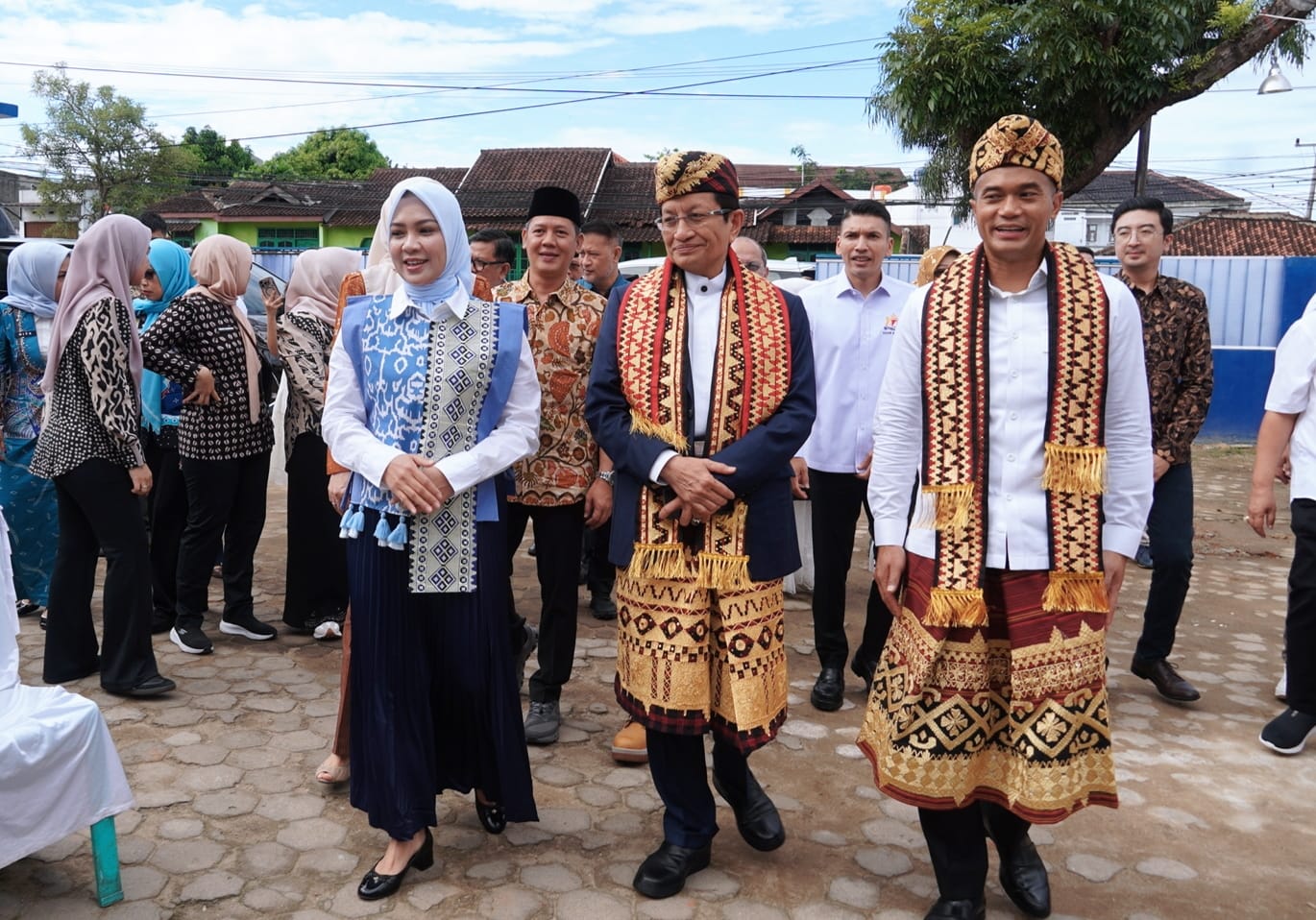 Ketua TP. PKK Provinsi Lampung Dampingi Menag dan Ketua Kadin Resmikan SPPG MusiRaya Rajabasa