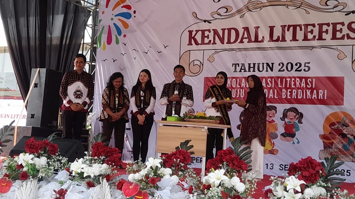 Unjuk Karya Kendal Litefest 2025, Dinarpus Gandeng Komunitas Tuli dan Gelar Kemah Literasi