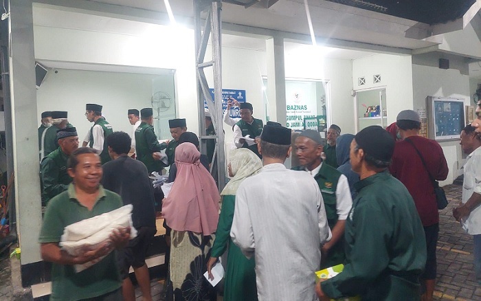 Gelar Maulid Nabi, Masjid Jami Alqodar Sendangmulyo Berbagi Kebahagiaan dengan Kaum Duafa
