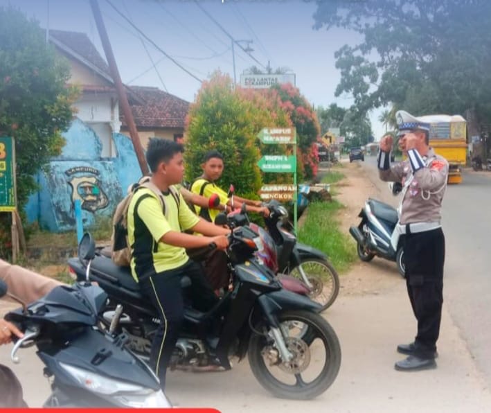 Satlantas Polres Lamtim Beri Edukasi Keselamatan Lantas ke Pelajar