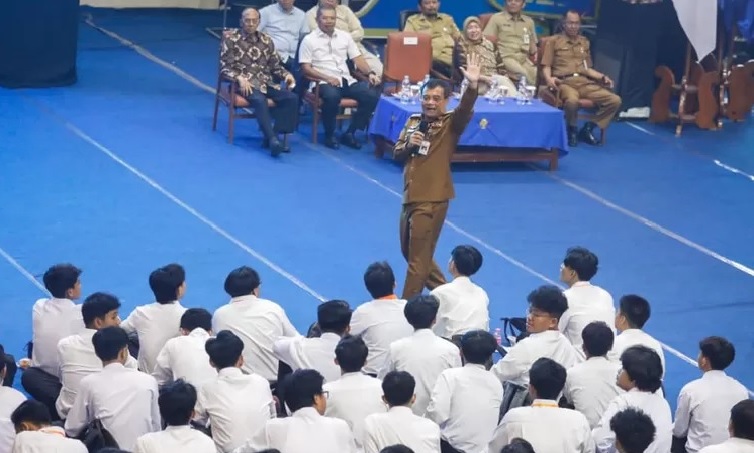 Gubernur Minta Mahasiswa Baru USM Rancang Masa Depan dan Persiapkan Diri Jadi Pemimpin