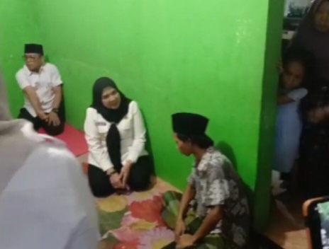 Wali Kota Eva Santuni Balita yang Tenggelam di Pantai Karang Maritim