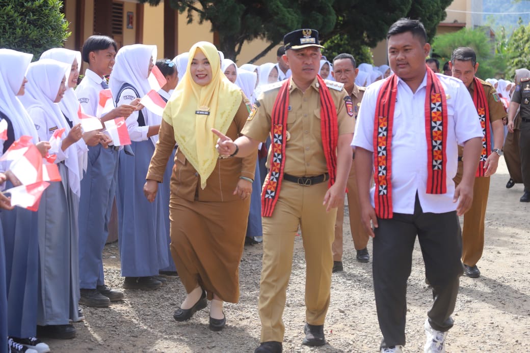Parosil Berikan Motivasi Kepada Siswa SMKN Way Tenong Melalui Diklat Kapasitas Pengurus Osis