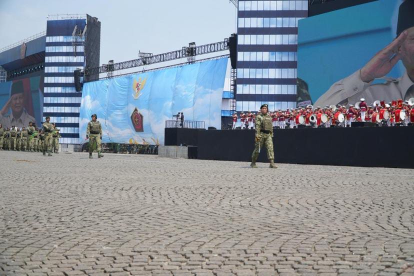 Pangdivif 2 Kostrad Pimpin Defilé HUT ke-80 TNI di Monas