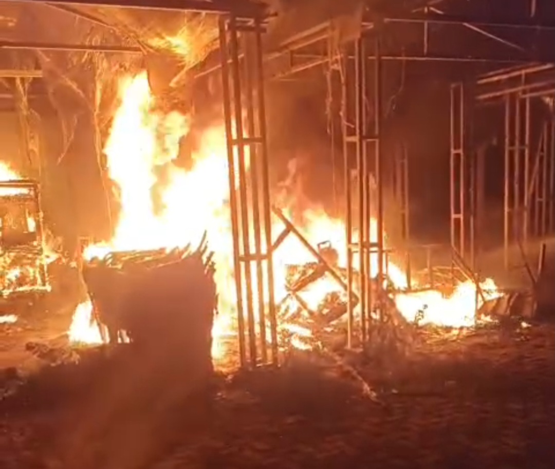 Angkringan Kosong Milik Candra Supermarket Terbakar