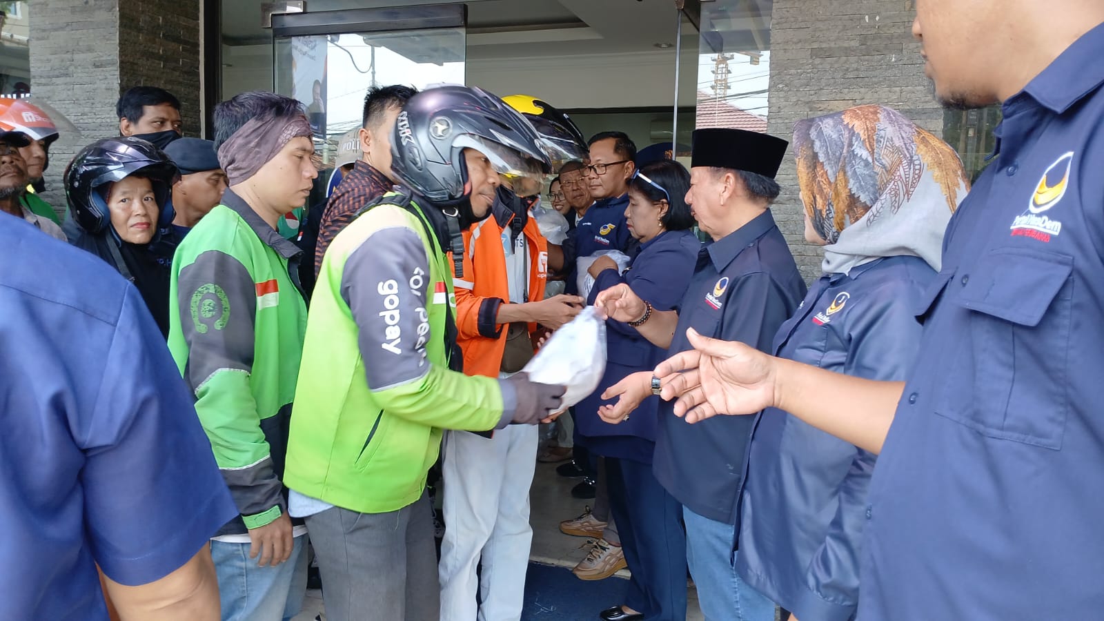 HUT Ke-14 NasDem Lampung Menggelar Bakti Sosial, Lomba Catur dan Festival Gitar