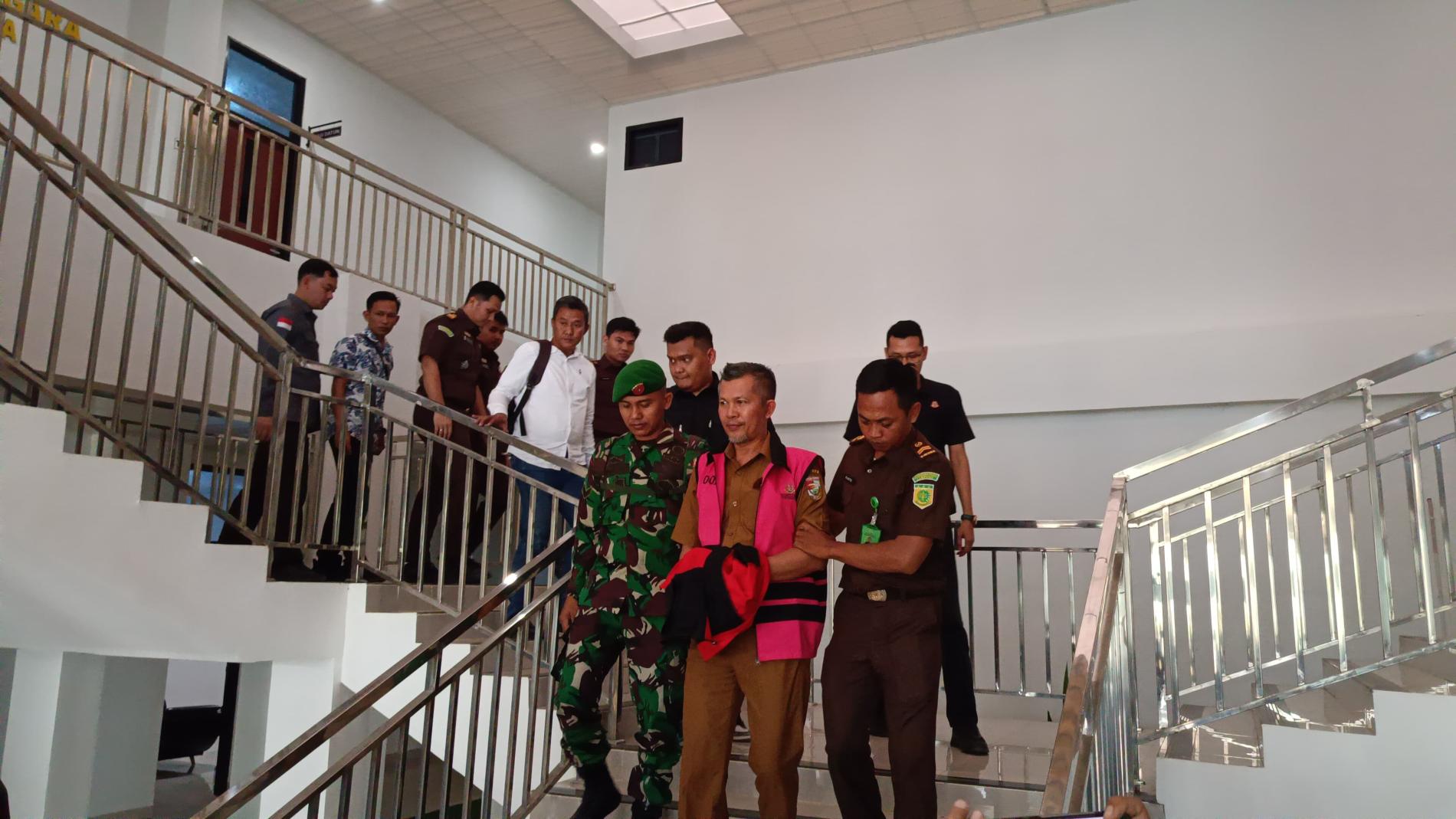 Kejari Tubaba Tahan Dua Tersangka Korupsi Rp1, 3 Miliar di DLH