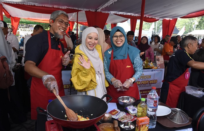 Dimeriahkan Chacha Frederica, Pelajar dan PKK Adu Lomba Masak di Fiesta Fest 2025