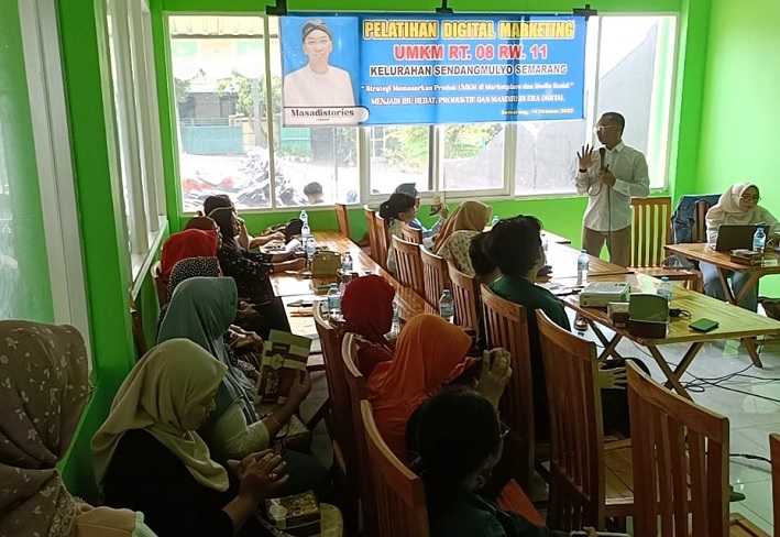 Ibu-ibu Dasawisma Mawar Sendangmulyo Ikuti Digital Marketing Tingkat Bawah