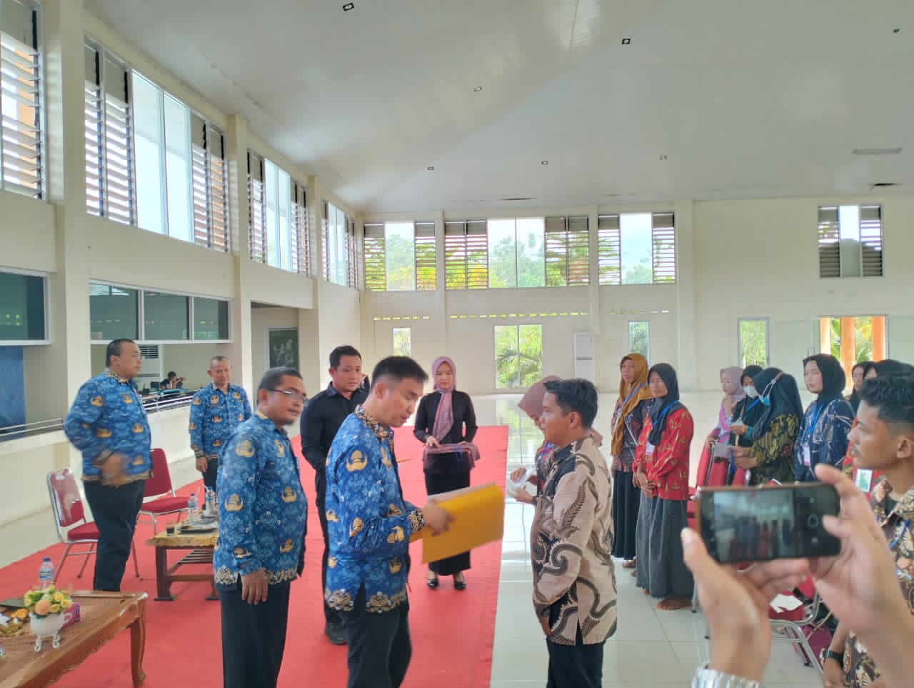 Pelatihan Pembuatan Sepatu Ditutup, 300 Pasang Berhasil di Produksi