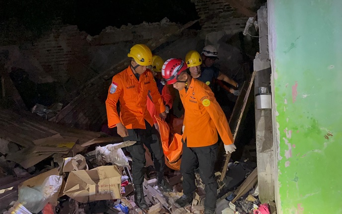 Lima Warga Semarang Tengah Tertimpa Reruntuhan Rumah Tua, 1 Meninggal