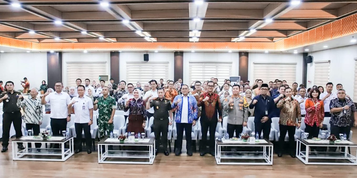 Berfoto bersama